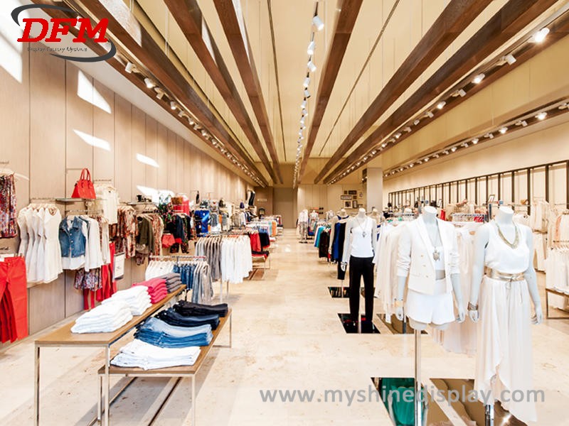 Commercial Garment Shop Interior Design Ideas DFM-CD009